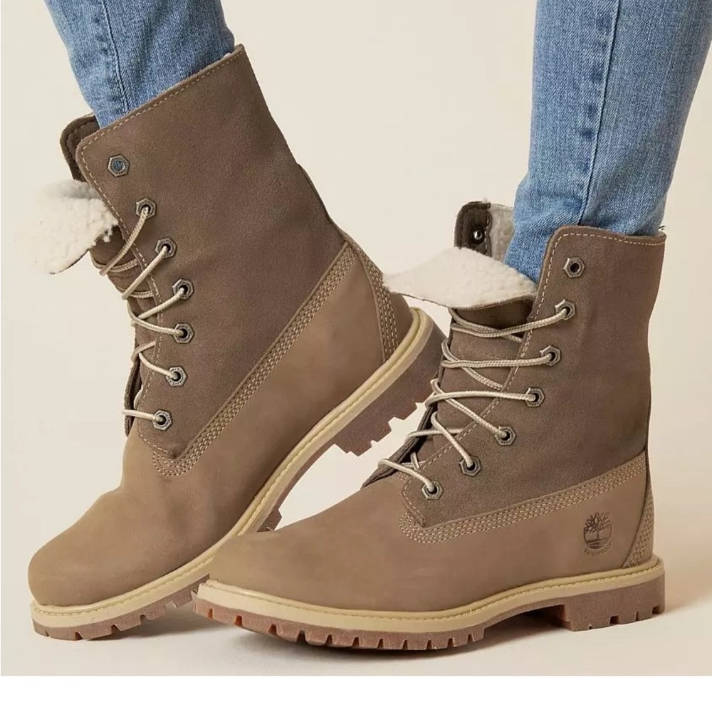 Woman’s Timberland boots w/Sherpa lining.  Size 8, Good used condition.